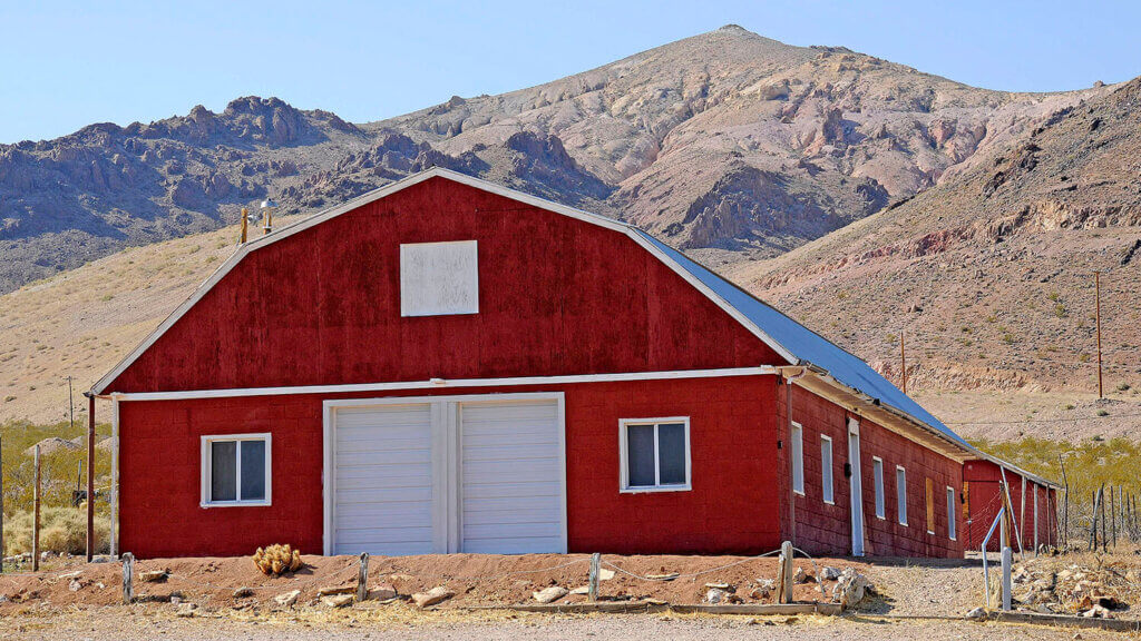 25.计划在戈德威尔露天游客中心(Goldwell Open Air Visitor Center)闲逛，了解更多关于这里的常驻艺术家，以及他们如何继续受到内华达州南部景观的启发。雷竞技体育app