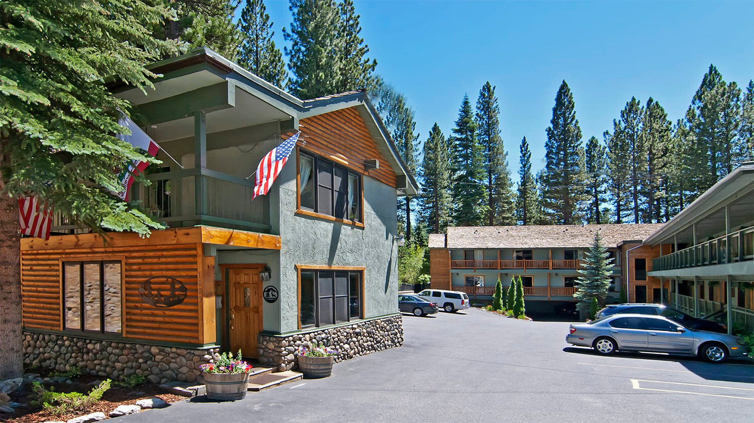 斜坡村的公园边客栈