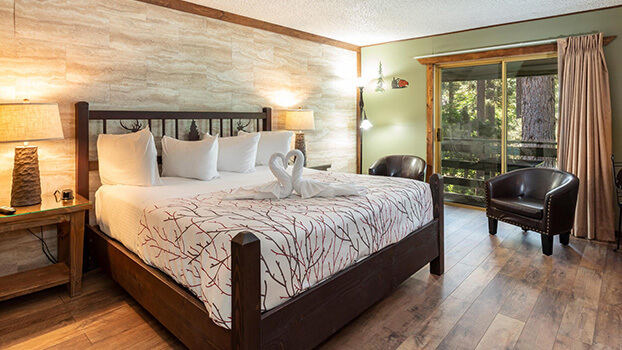 斜坡村的公园边客栈