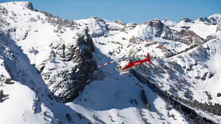 红宝石山直升机滑雪和猫滑雪