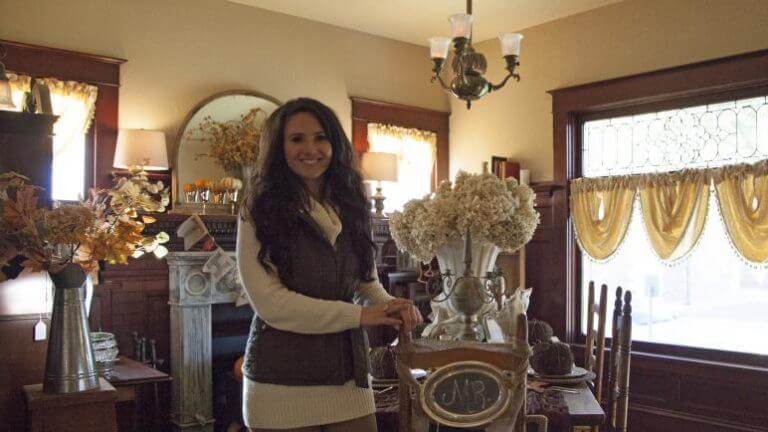 在涡街古董市场的人