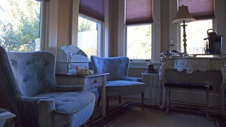 座位在涡街古董市场