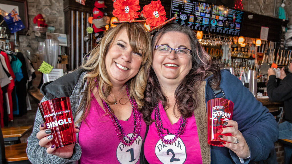 魔鬼逼我在酒吧里爬