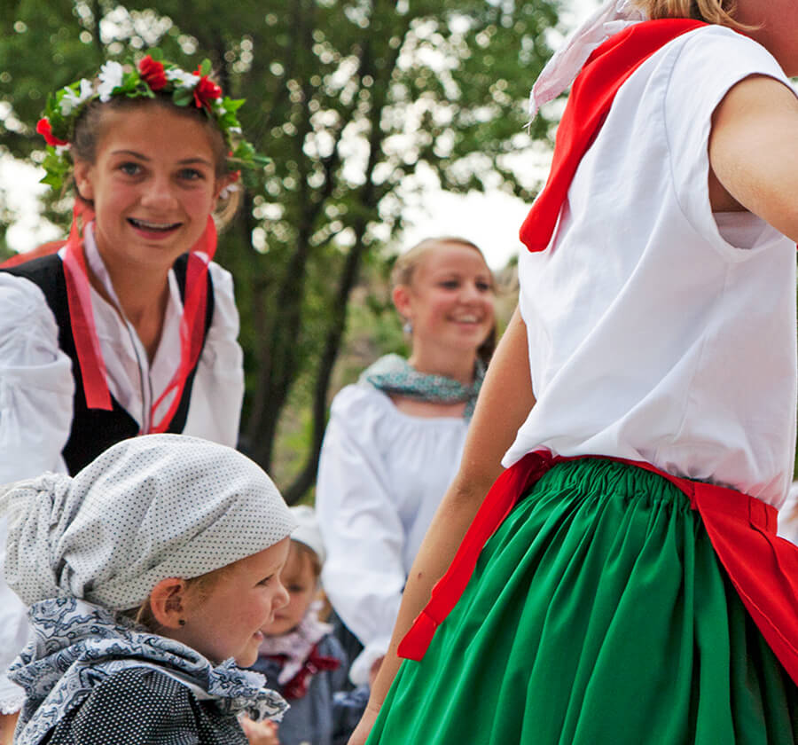 孩子在巴斯克国家节日