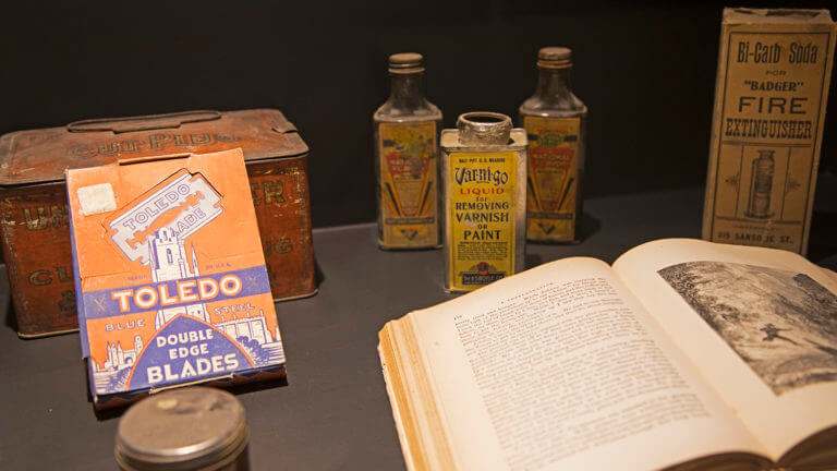 马克·吐温旁边的物品