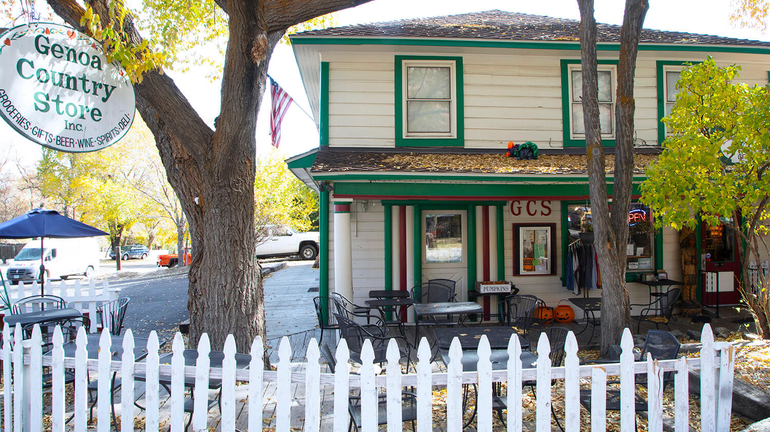 热那亚乡村商店和跳舞的鹿礼品店