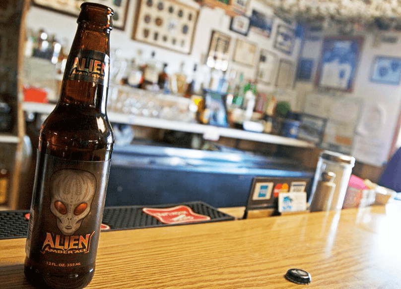 外星人啤酒在小前甲板'Inn